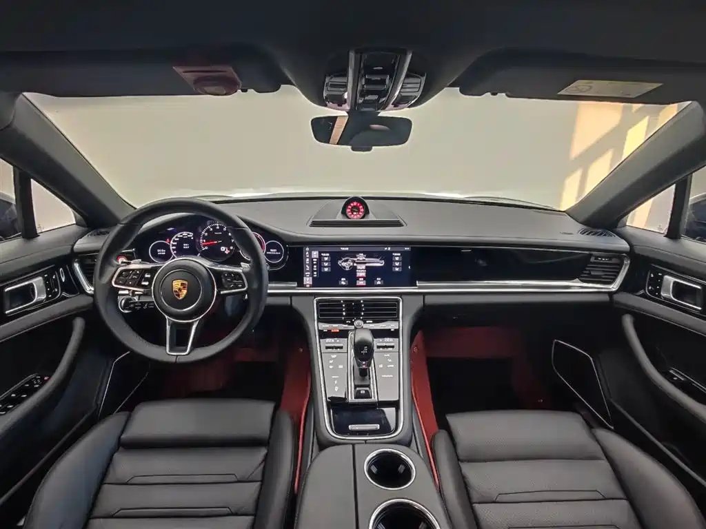 Porsche Panamera 2018 — фото 6