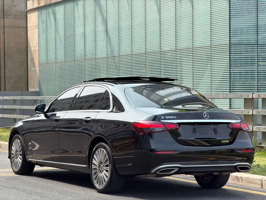 Mercedes-Benz E-Class 2023 — фото 4