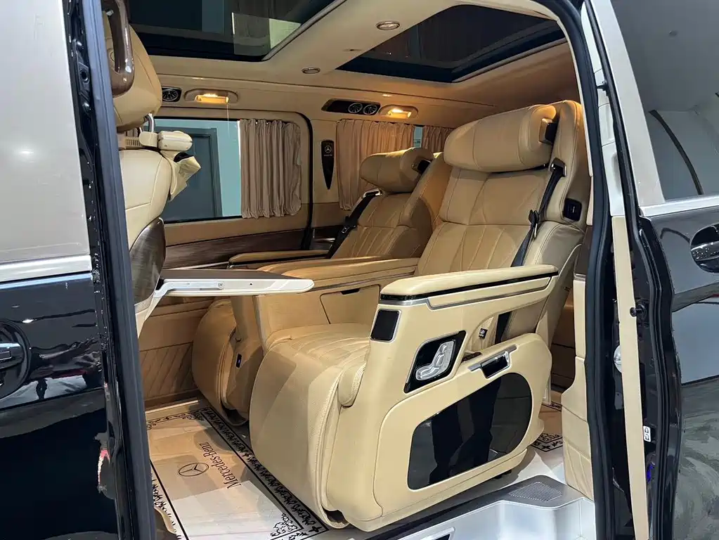 Mercedes-Benz V-Class 2022 — фото 18