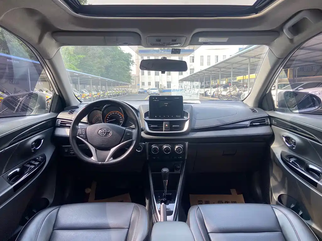 Toyota Yaris L 2022 — фото 9
