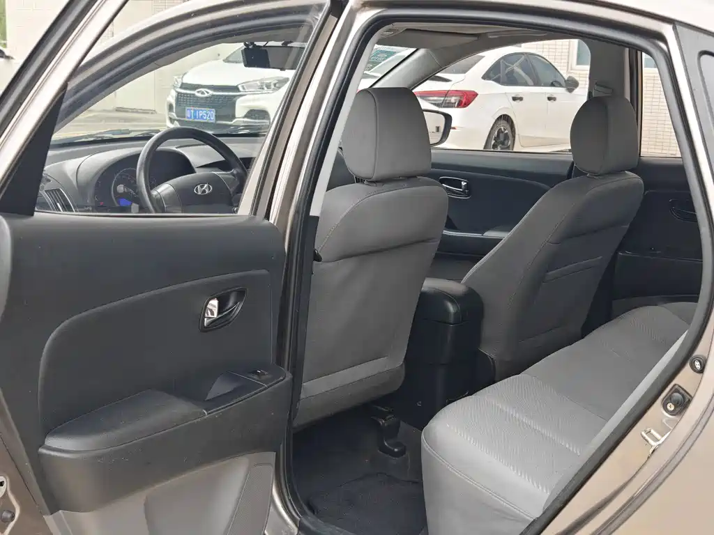 Hyundai Elantra 2015 — фото 13