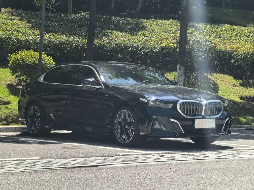 BMW 5 Series 2025