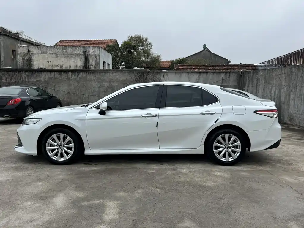 Toyota Camry 2020 — фото 13