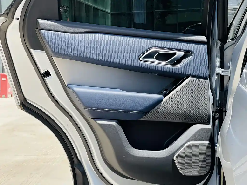 Land Rover Velar 2021 — фото 18