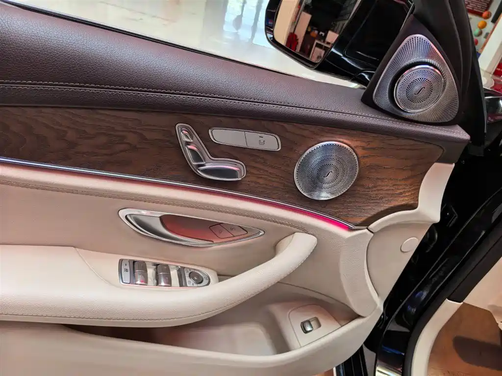 Mercedes-Benz E-Class 2017 — фото 16