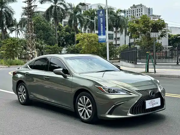 Lexus ES 2020