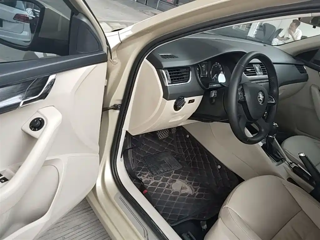 Skoda Octavia 2015 — фото 16
