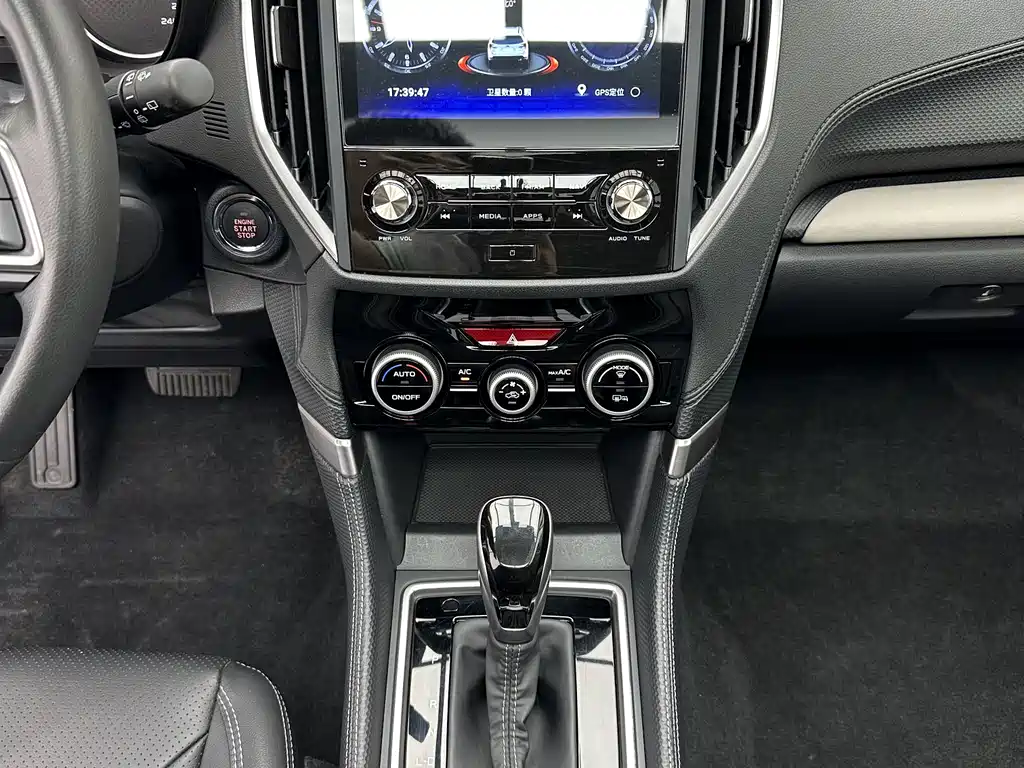 Subaru Forester 2023 — фото 15