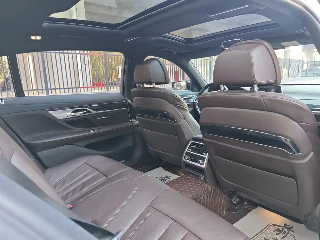 BMW 7 Series 2017 — фото 14