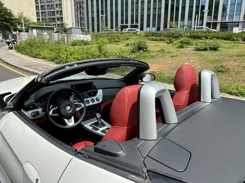 BMW Z4 2012 — фото 16