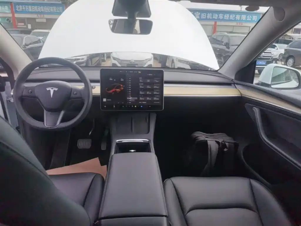 Tesla Model Y 2022 — фото 13