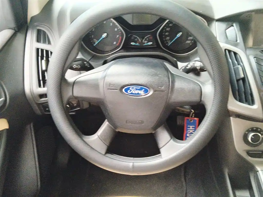 Ford Focus 2014 — фото 11