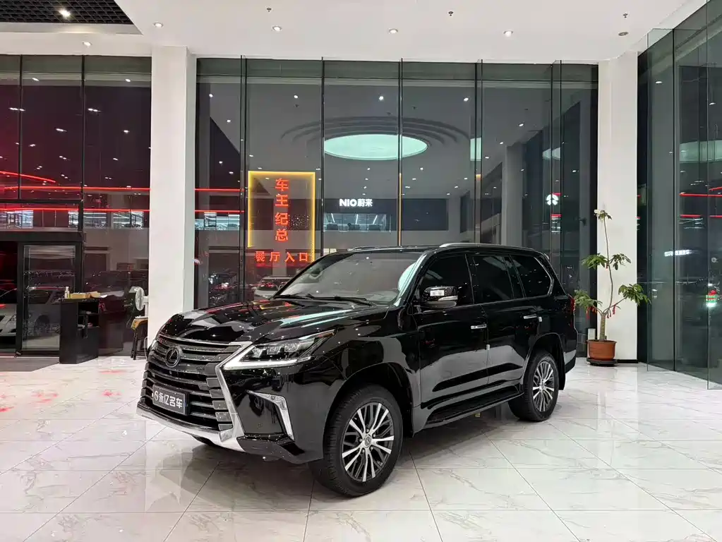 Lexus LX 2017 — фото 1