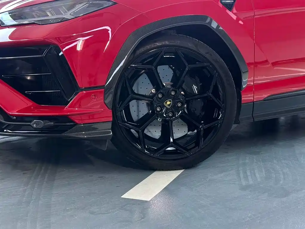 Lamborghini Urus 2023 — фото 6