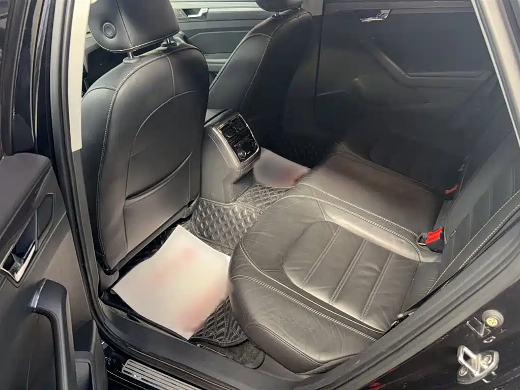 Volkswagen Passat 2017 — фото 13