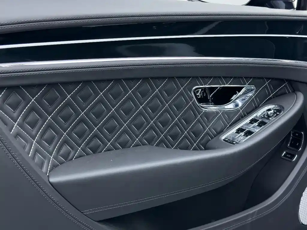 Bentley Continental 2023 — фото 13