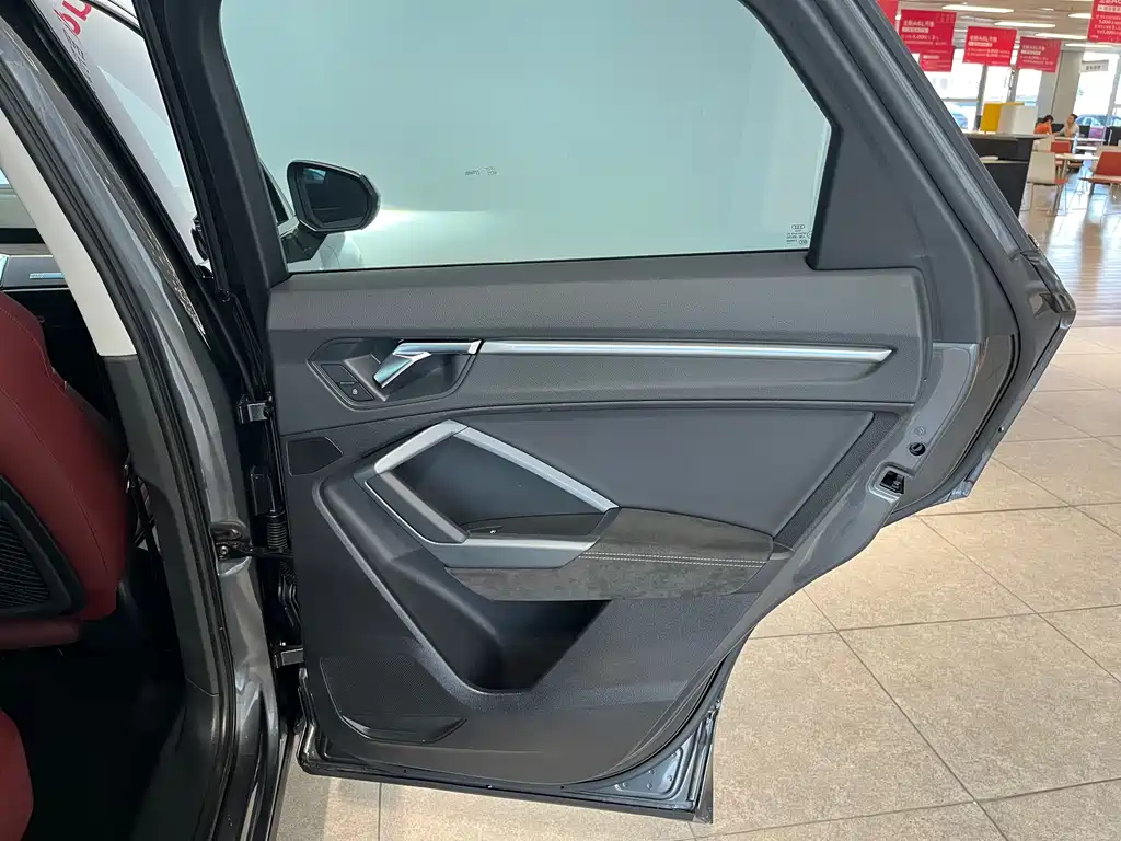 Audi Q3 Sportback 2021 — фото 15