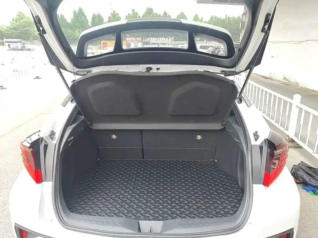 Toyota C-HR 2023 — фото 15