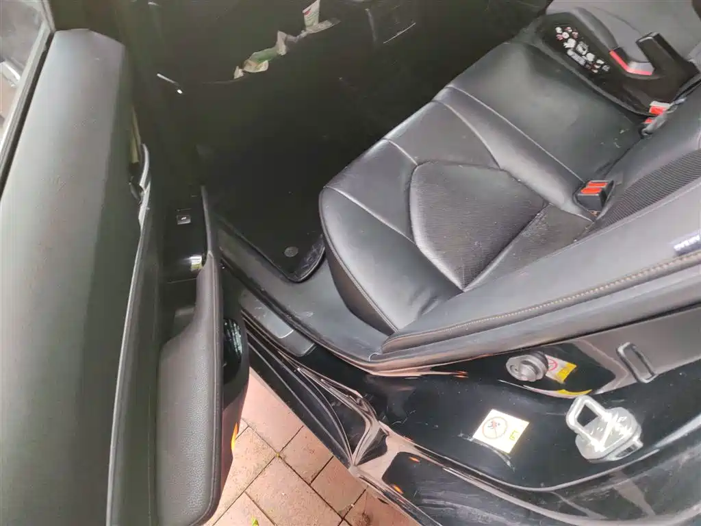 Toyota Camry 2018 — фото 15