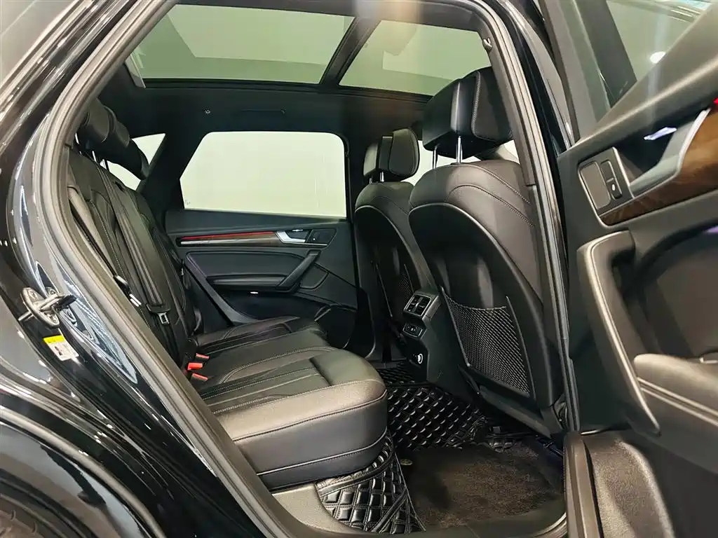 Audi Q5L 2023 — фото 11