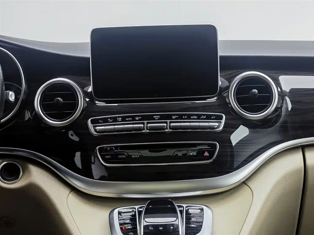 Mercedes-Benz V-Class 2020 — фото 12