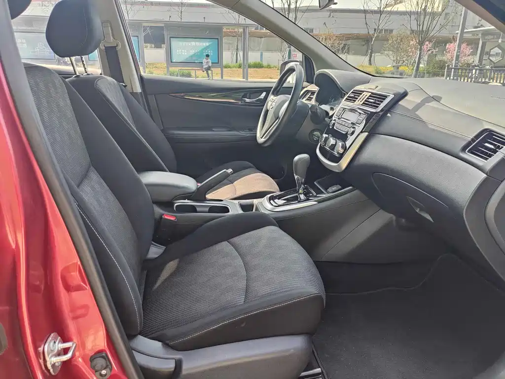Nissan Tiida 2019 — фото 10