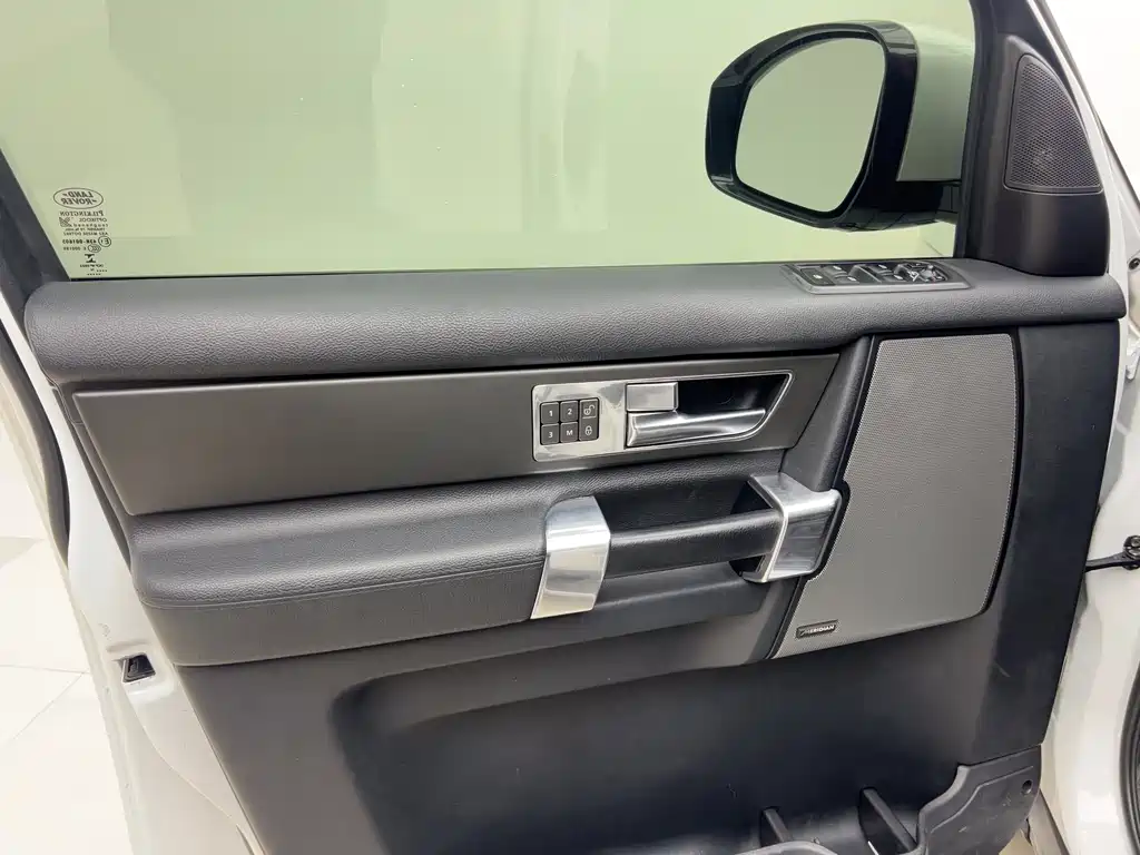 Land Rover Discovery 2015 — фото 8