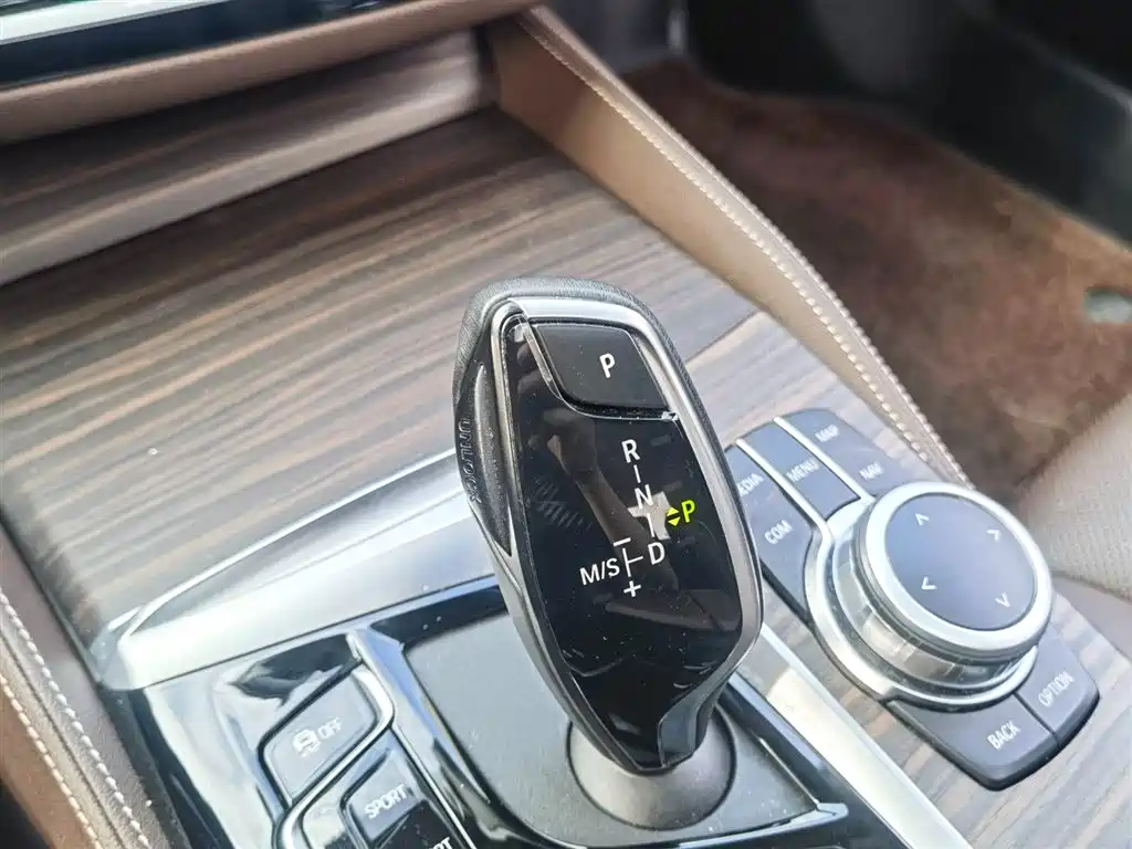 BMW 5 Series 2022 — фото 12