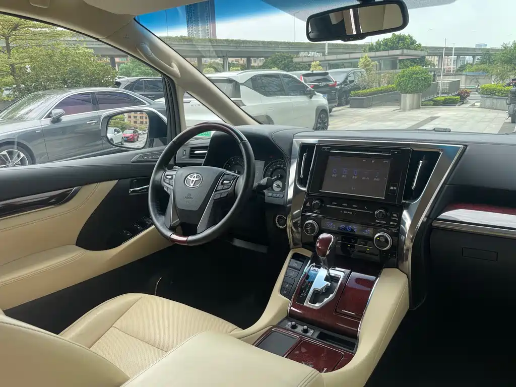 Toyota Alphard 2018 — фото 14