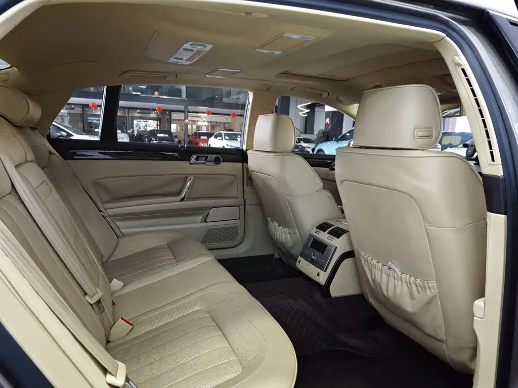 Volkswagen Phaeton 2015 — фото 15