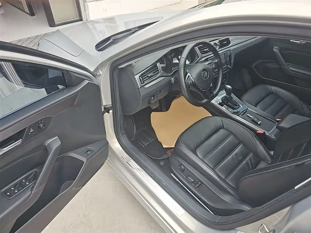 Volkswagen Passat 2018 — фото 16