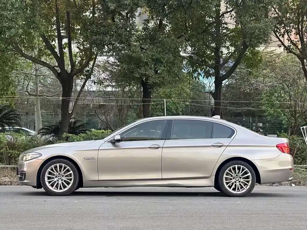 BMW 5 Series 2016 — фото 7