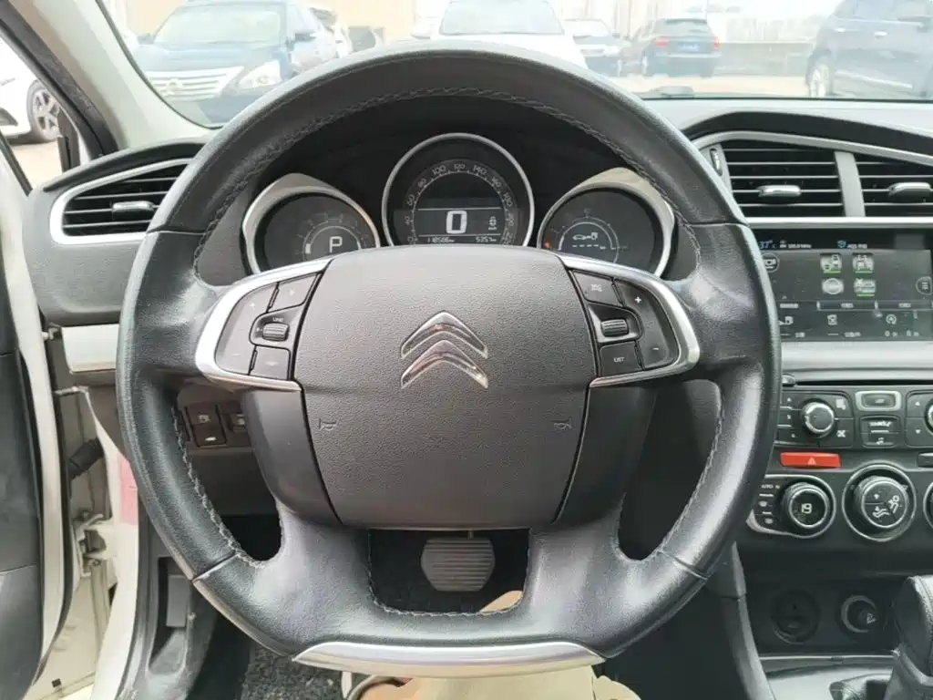 Citroën C4L 2017 — фото 11