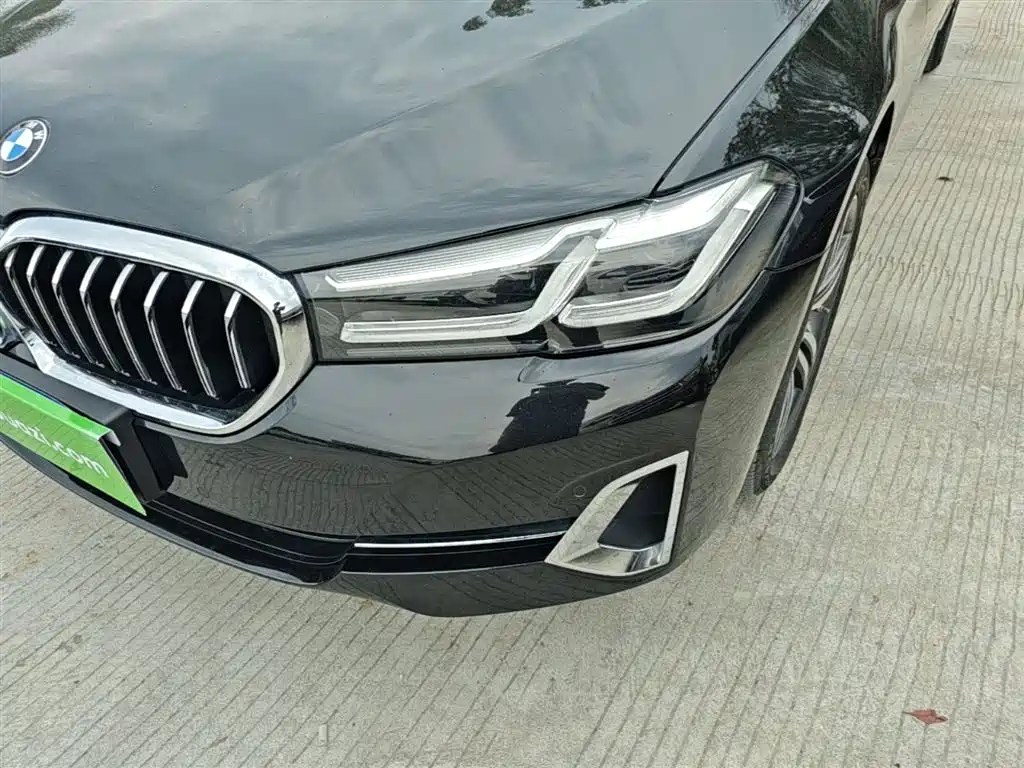 BMW 5 Series 2023 — фото 24