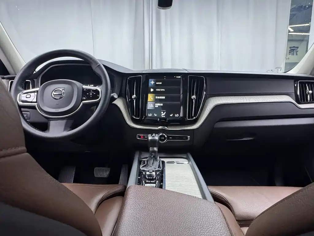 Volvo XC60 2020 — фото 11
