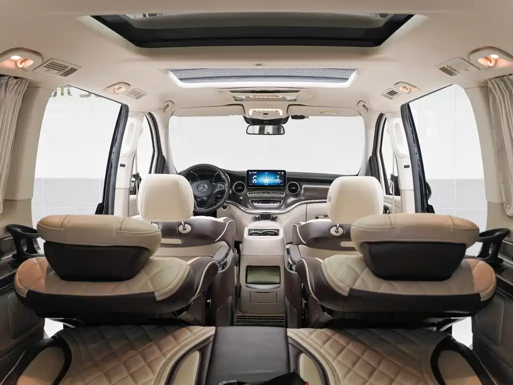 Mercedes-Benz V-Class 2021 — фото 19