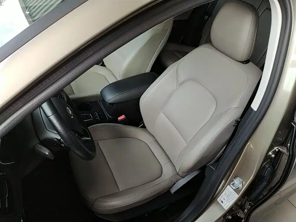 Ford Focus 2019 — фото 15