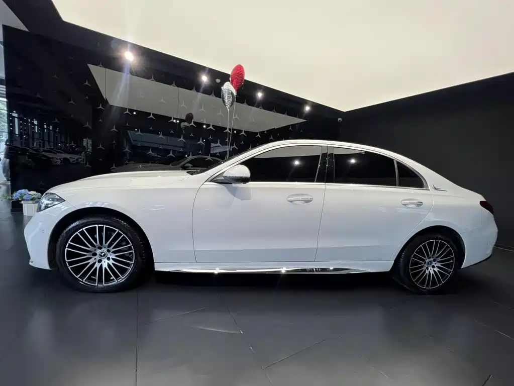 Mercedes-Benz C-Class 2025 — фото 3