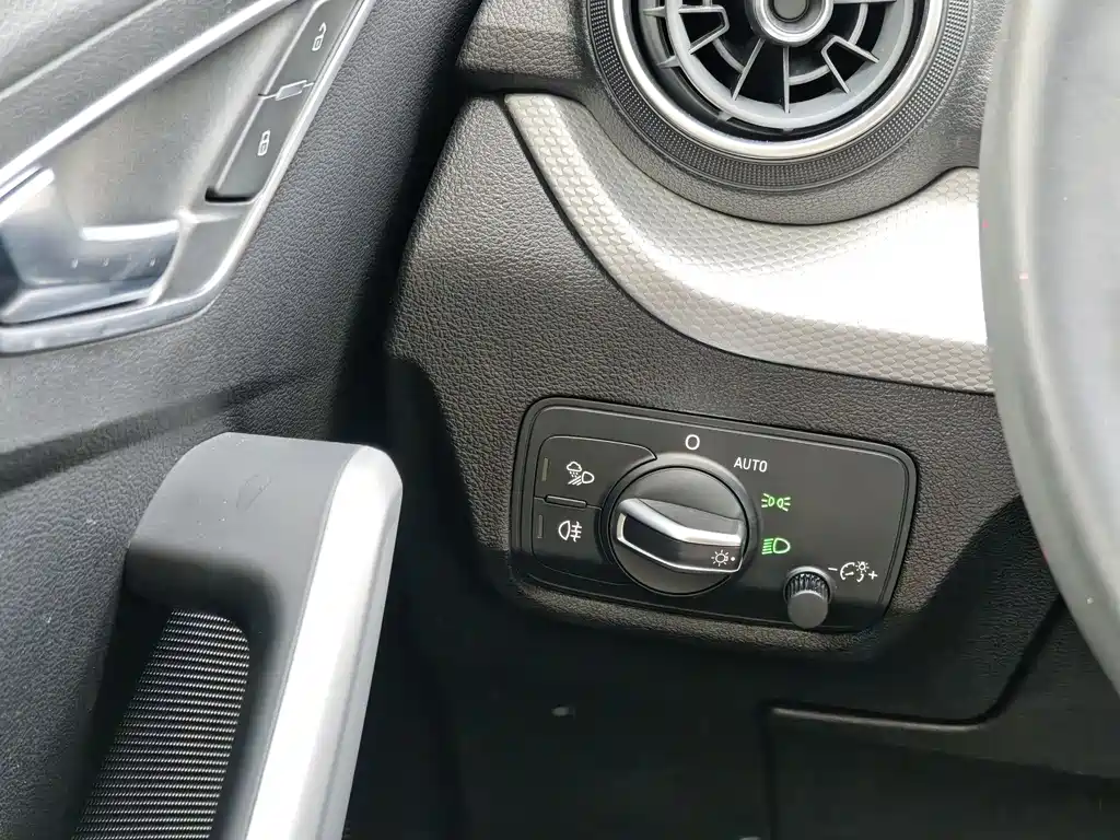 Audi Q2L 2020 — фото 10