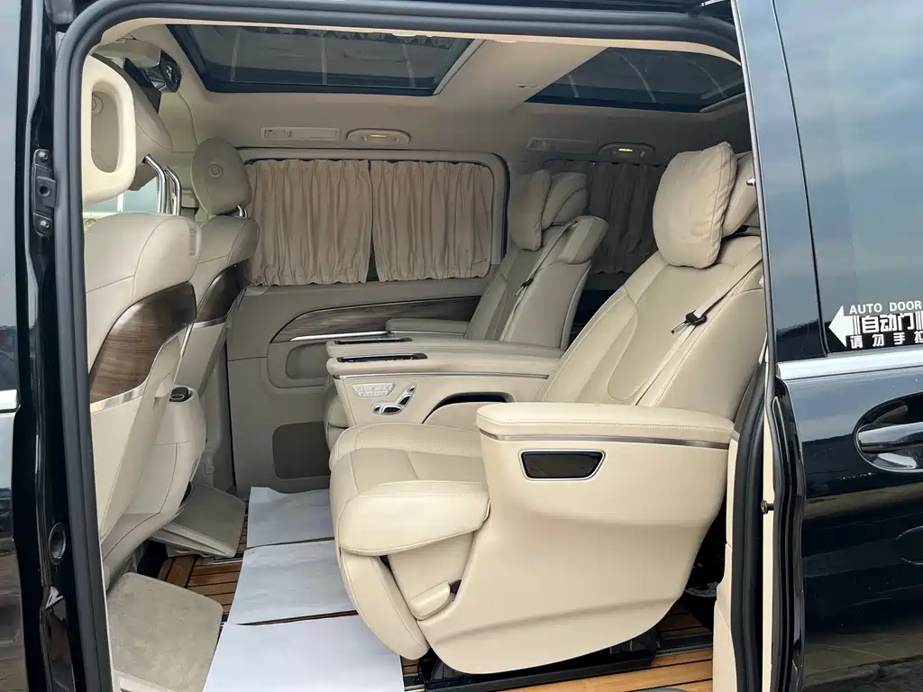 Mercedes-Benz V-Class 2020 — фото 15