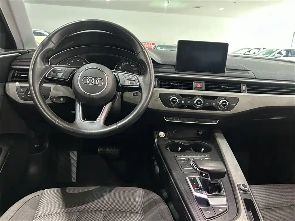 Audi A4L 2019 — фото 11