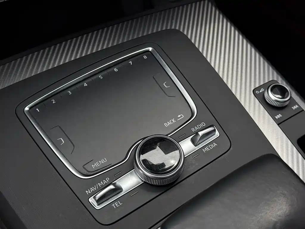 Audi Q5L 2021 — фото 30