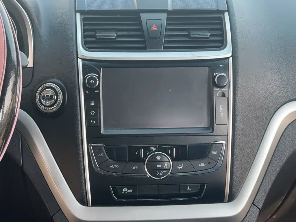 Geely Emgrand 2015 — фото 15