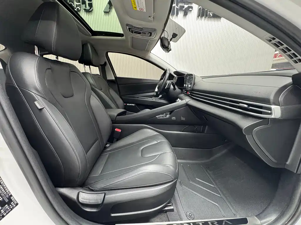 Hyundai Elantra 2023 — фото 26