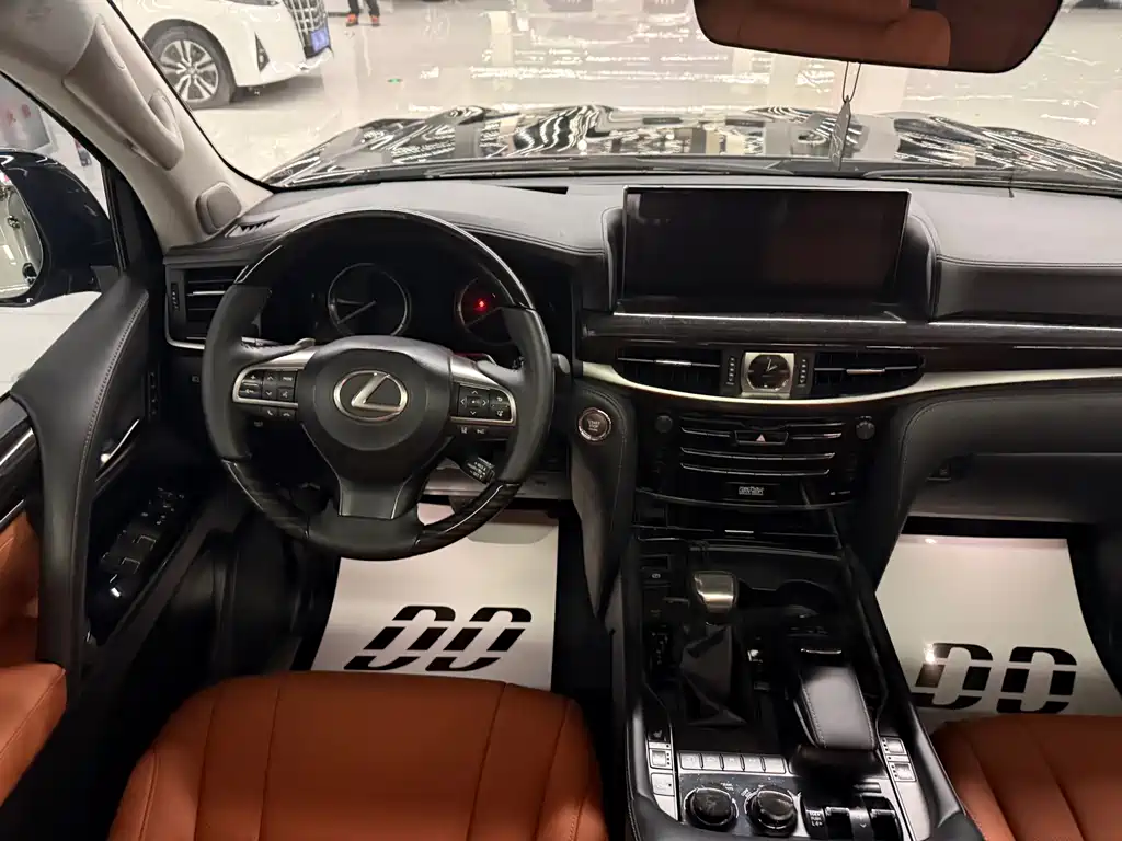Lexus LX 2017 — фото 13
