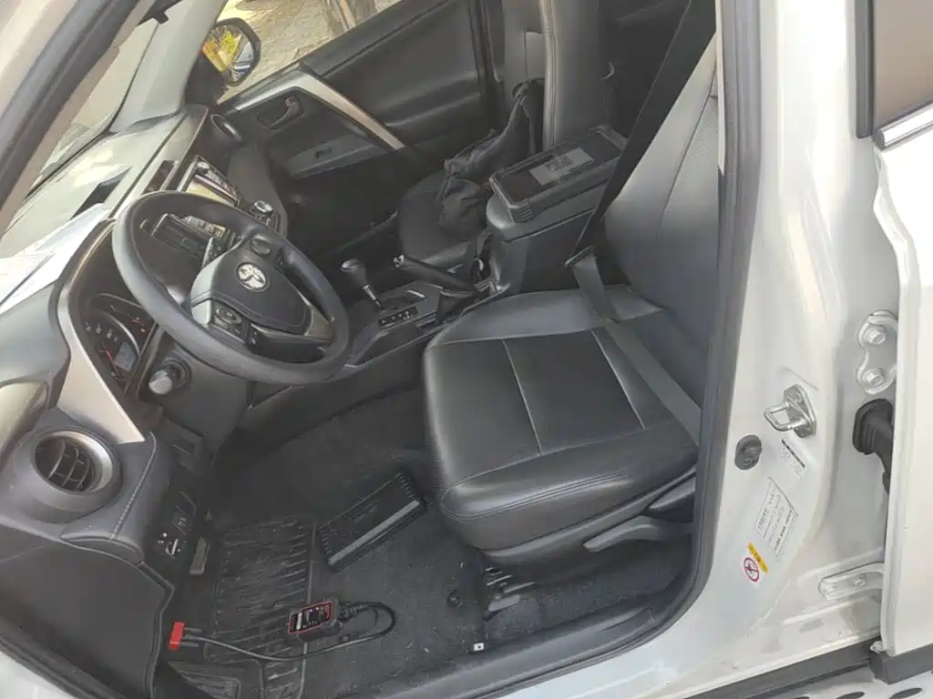 Toyota RAV4 2016 — фото 15
