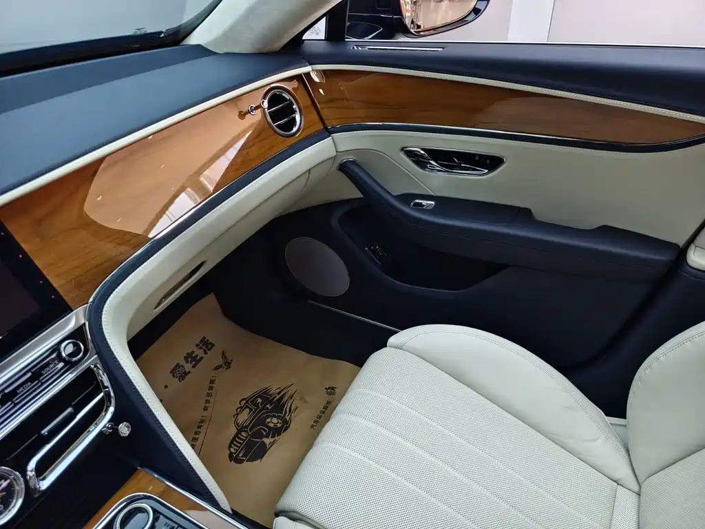 Bentley Flying Spur 2021 — фото 16
