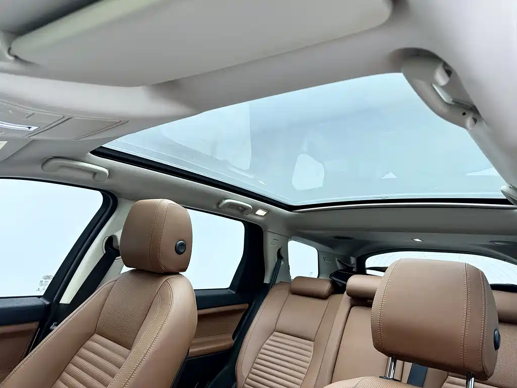 Land Rover Discovery Sport 2017 — фото 8
