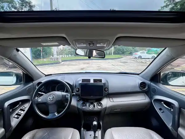 Toyota RAV4 2011