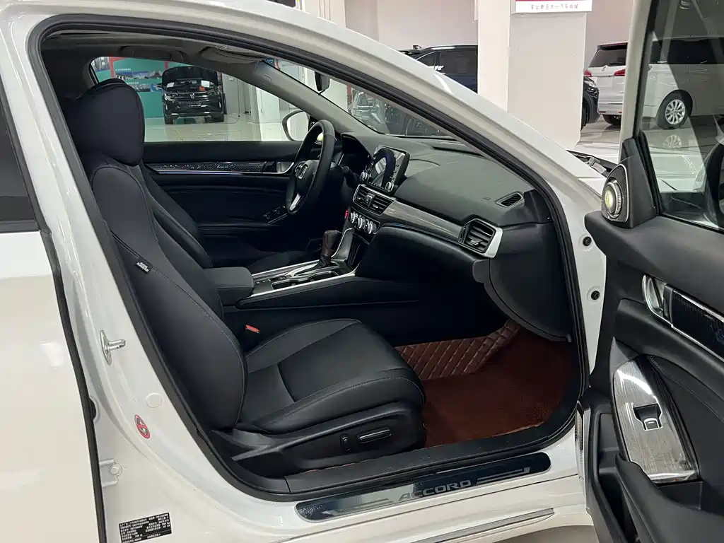 Honda Accord 2020 — фото 10